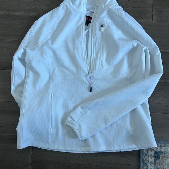 NWOT bass outdoor 3rd zip - Picture 2 of 5